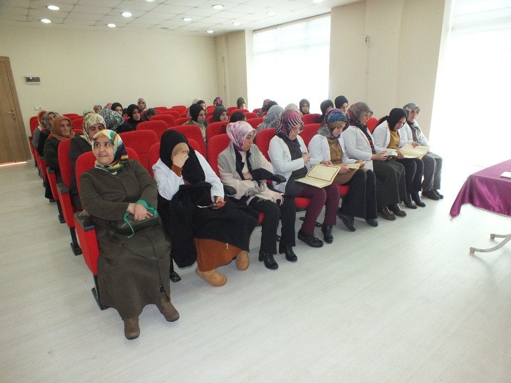 Malazgirtli kadınlardan Kahraman Mehmetçik için dua 