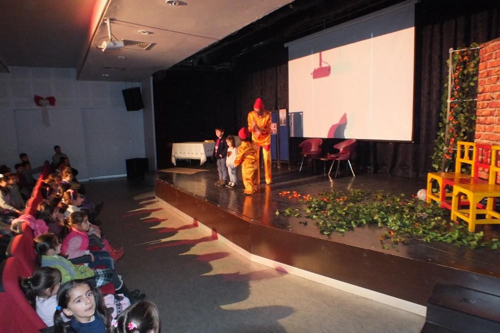 Malazgirt’te ’Diş Canavarı’ oyunu sahnelendi 