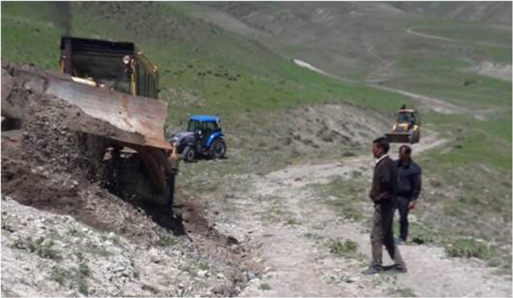 Malazgirt’te Yayla Yollarında Hummalı Çalışma 