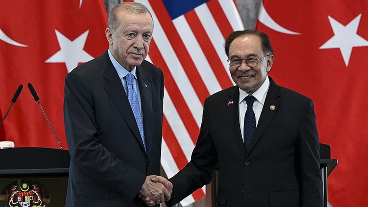 Malezya Başbakanı'nın paylaştığı kare sosyal medyada gündem oldu!