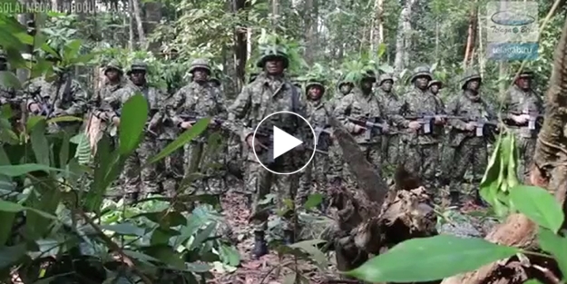 Malezya ordusundan savaş sırasında namaz