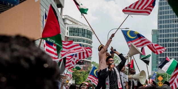 Malezya'dan Filistin'e destek: On binlerce kişi ABD Büyükelçiliğine yürüdü