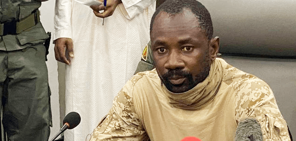 Mali geçici Cumhurbaşkanı'na camide bıçaklı saldırı