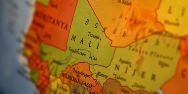 Mali’de Geçiş Konseyi Başkanı ve Başbakan askeri kampa götürüldü