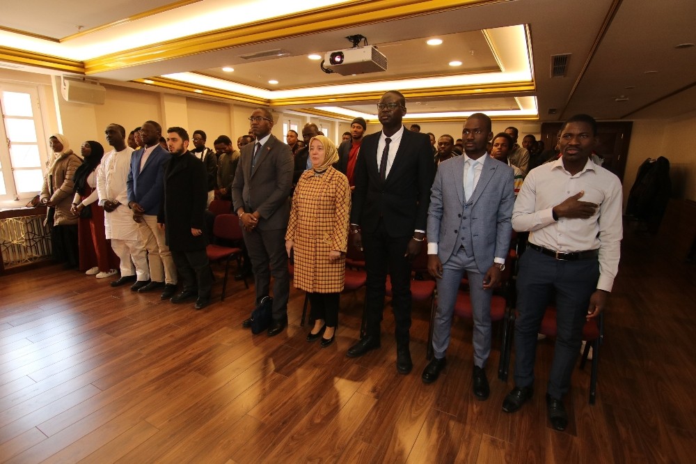 Mali’li Öğrenciler depremde yaşamını yitirenleri andı 