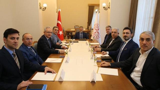Maliye Bakanı Nureddin Nebati, altın rafinerileri yöneticileriyle görüştü