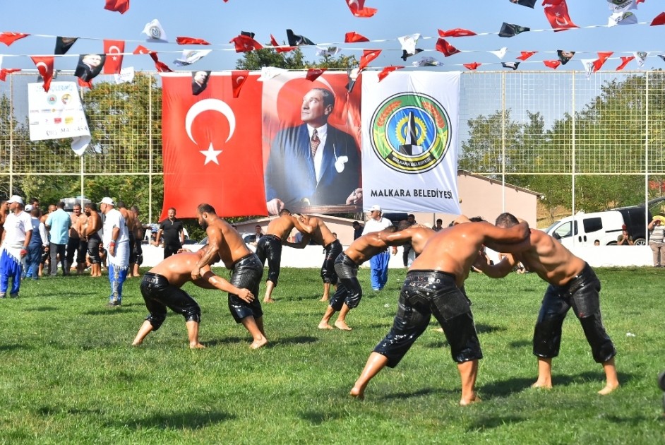 Malkara yağlı güreşleri nefesleri kesti 