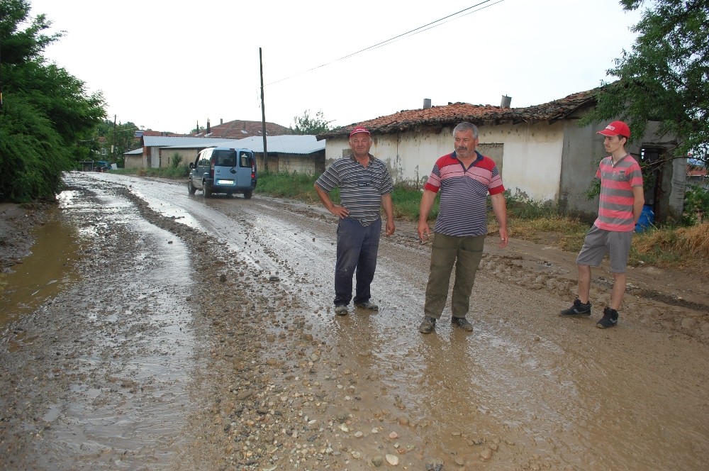 Malkara’da dere taştı, yollar bataklığa döndü 