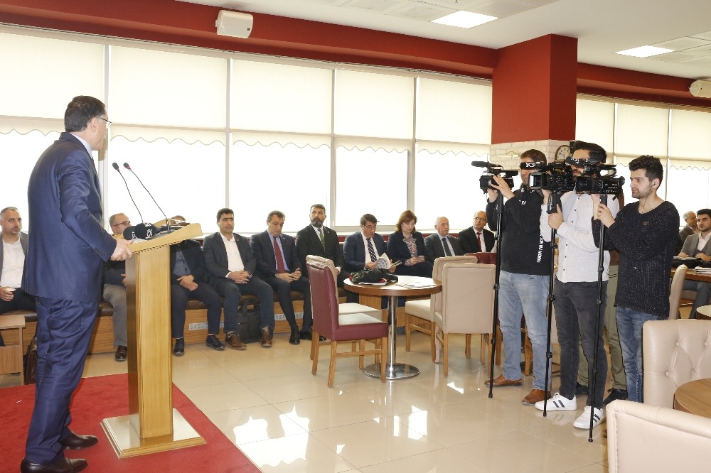 Malkoç, Mersin’de avukatlarla bir araya geldi 