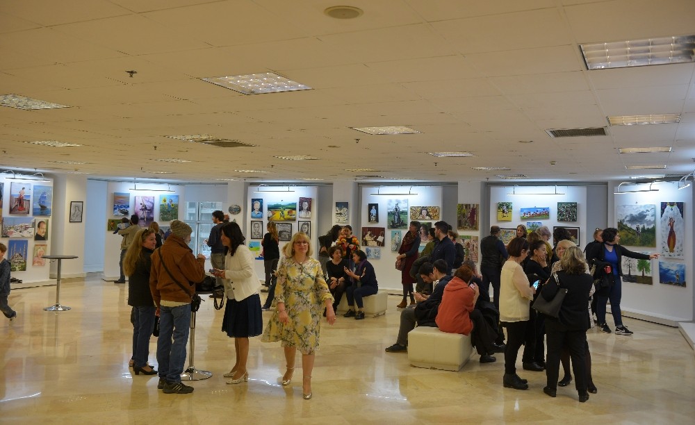 Maltepe Belediyesi’nin resim öğrencilerinden karma resim sergisi 