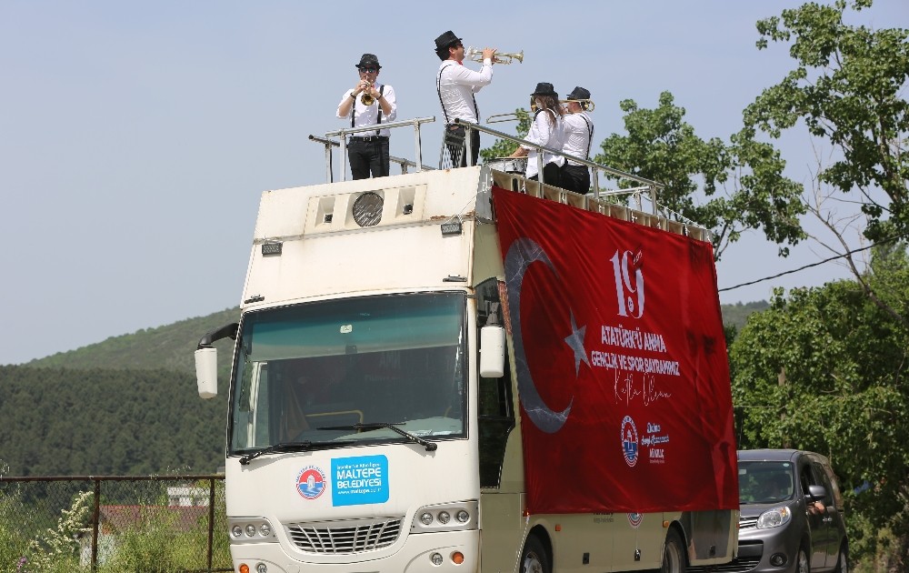 Maltepe sokaklarında 19 Mayıs coşkusu 