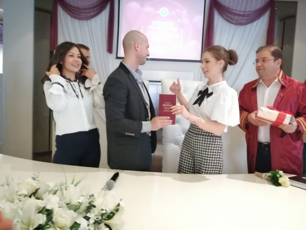 Maltepe’de 14 çift, 14 Şubat’ta bir ömür boyu mutluluğa evet dedi 