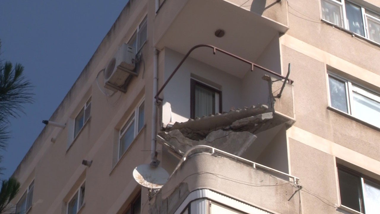 Maltepe'de 9 katlı binada balkon çöktü!