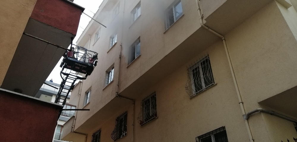 Maltepe’de çıkan yangın mahalleliyi sokağa döktü 