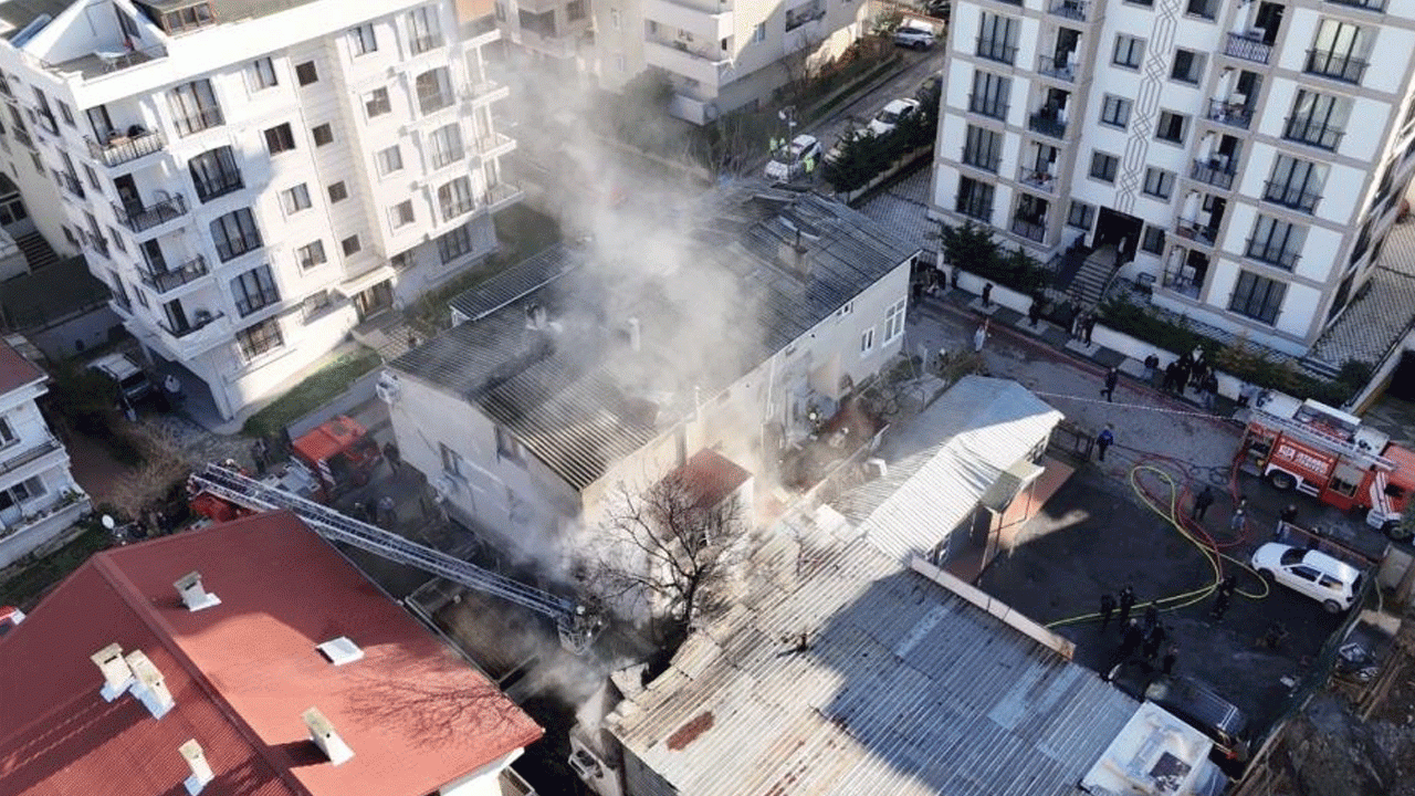 Maltepe’de dumanlar yükseldi! Atölye alev alev yandı