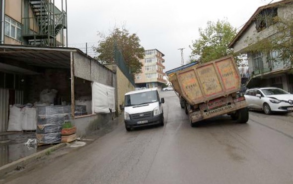 Maltepe'de hafriyat kamyonunun korkutan yolculuğu