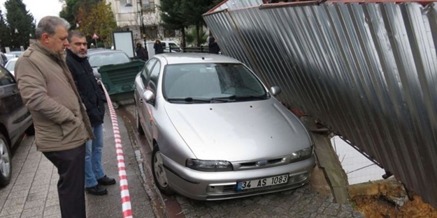 Maltepe'de kaldırım çöktü!