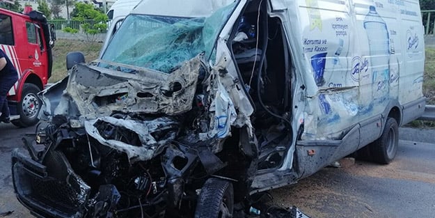 Maltepe'de kamyonetle panelvan çarpıştı: 5 yaralı
