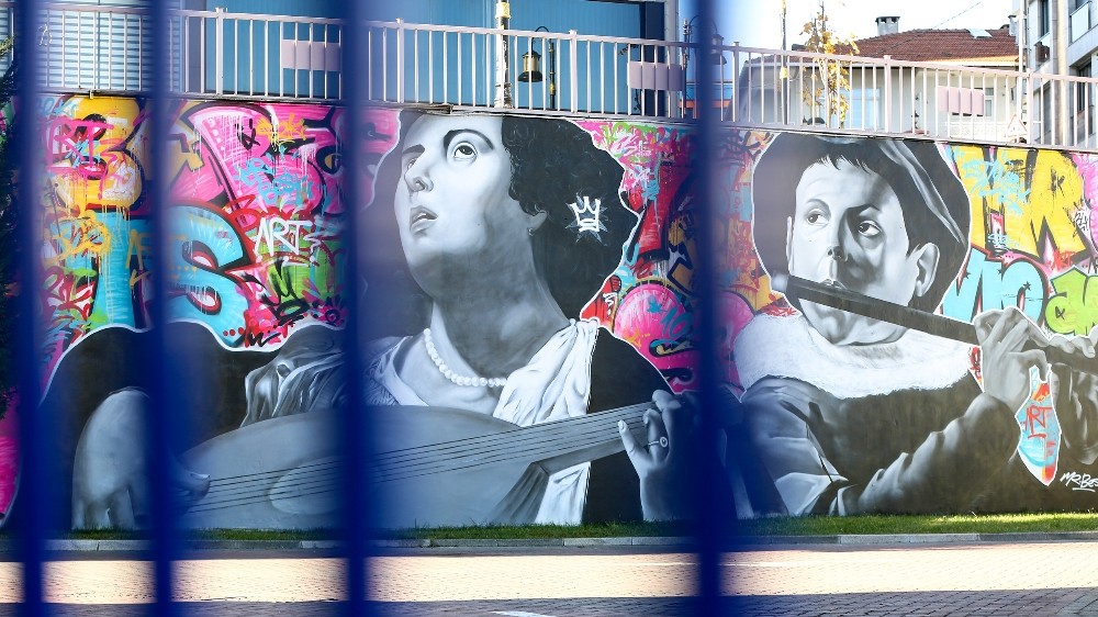 Maltepe’de kültür merkezi grafiti ile renklendi 