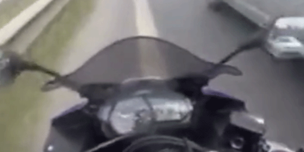 Maltepe'de motosikletlinin yaralandığı kaza anı