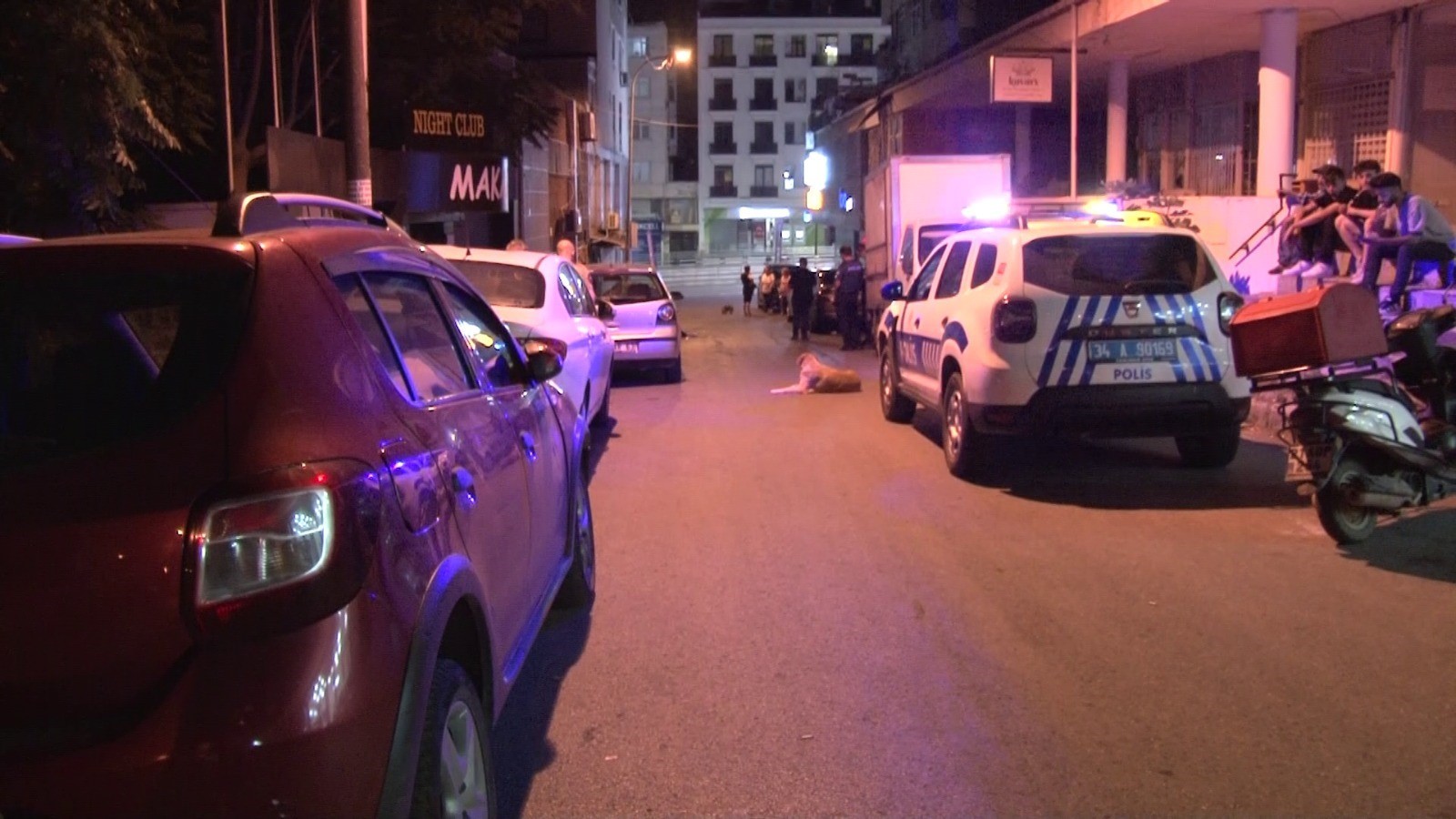 Maltepe'de tüp patladı dükkanlar ve bir araç hasar gördü