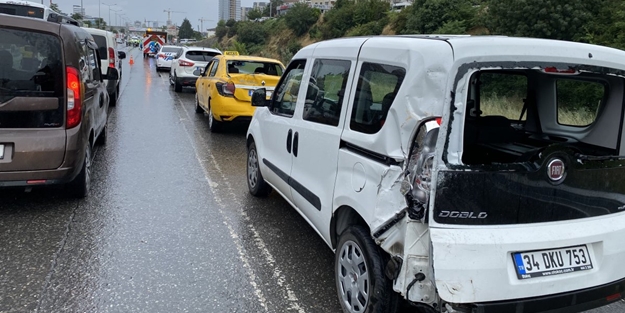 Maltepe'de zincirleme kaza! 10 araç birbirine girdi