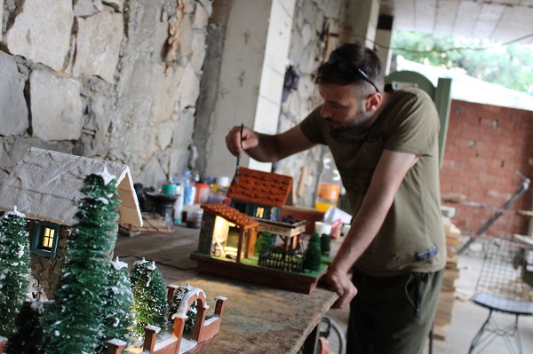 Malzemeleri doğadan topluyor talebe yetişemiyor