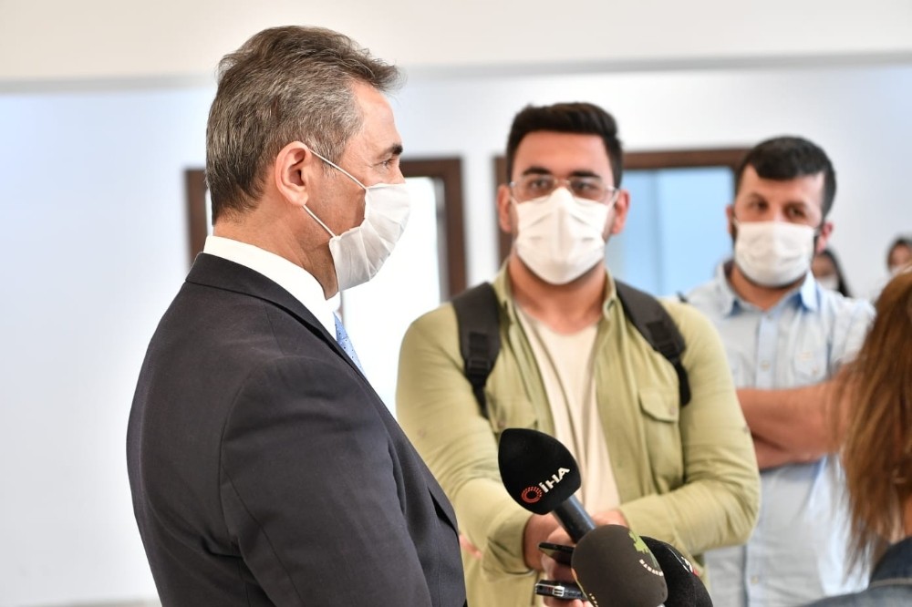 Mamak günde 10 bin maske üretiyor 