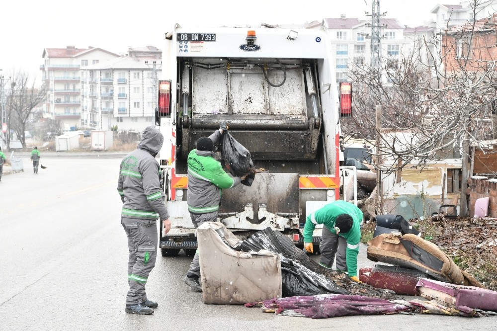 Mamak’ta temizlik çalışmaları devam ediyor 