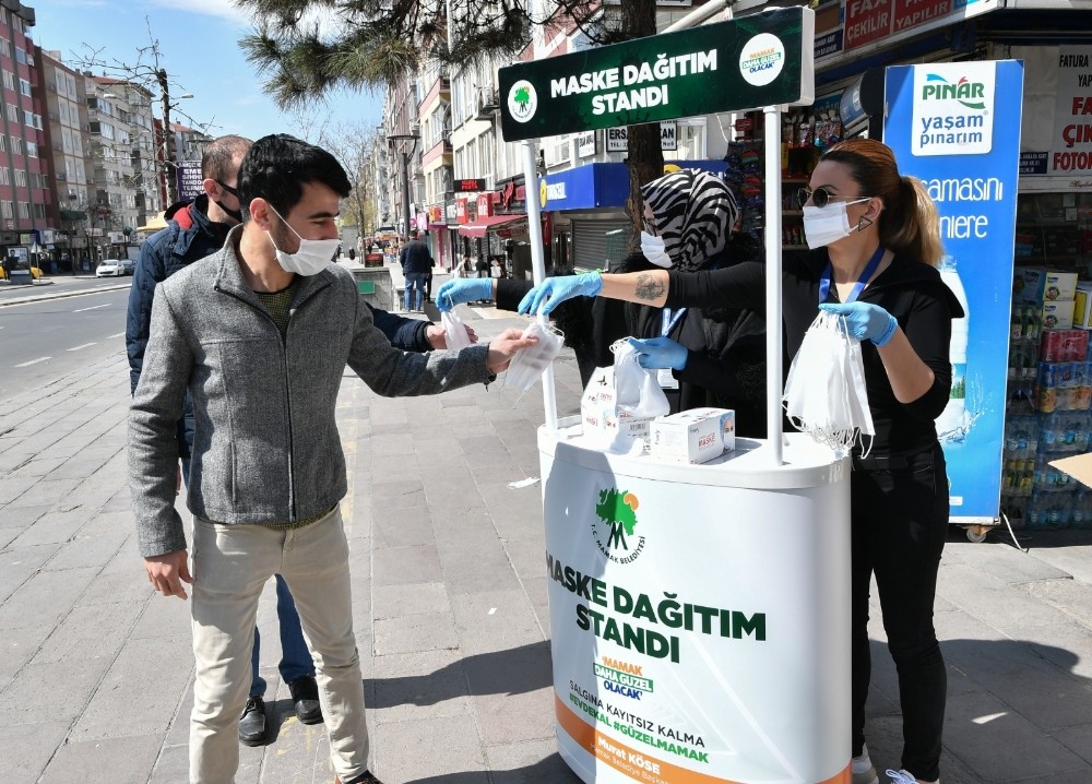 Mamak’ta yeni hafta maske dağıtımı ile başladı 