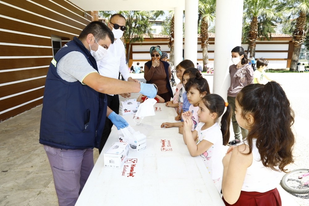 Manavgat Belediyesi çocukları unutmadı 