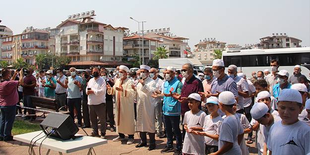 Manavgat halkı yağmur duasına çıktı
