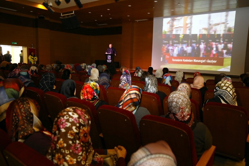 Manavgatlı Bin 500 kadın Antalya’yı gezdi 