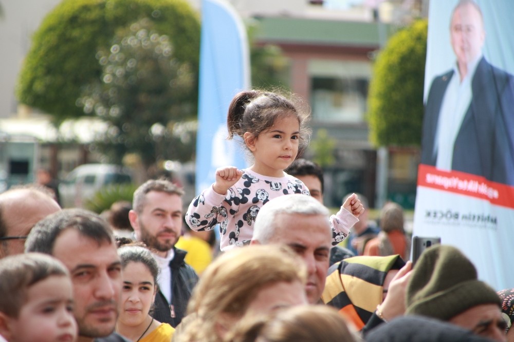 Manavgatlı çocuklar şenlikte coştu 