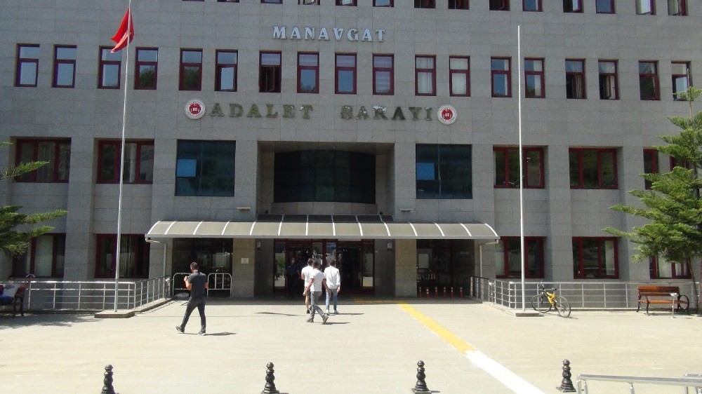 Manavgat’ta 13 hakim ve 3 savcı ayrıldı, 8 hakim ve 2 savcı geldi 