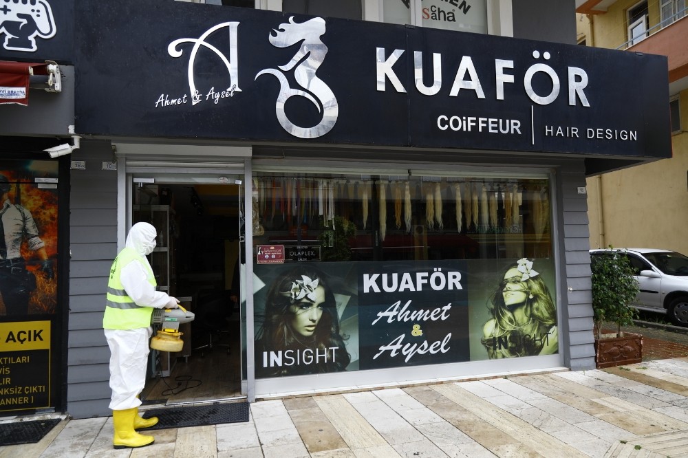 Manavgat’ta kuaför, berber ve güzellik salonlarına dezenfekte 