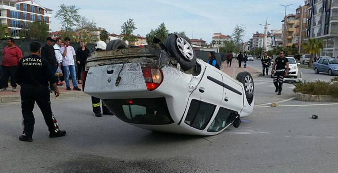 Manavgat'ta trafik kazası: 2 yaralı
