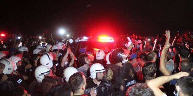 Manavgat'ta yangın çıkarma şüphesi mahalleyi ayaklandırdı! Bölgeye ekipler sevk edildi