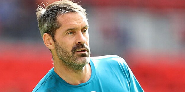 Manchester City'de ilginç rekor: 2 maça çıkan Carson, 8'inci kupasını kazandı