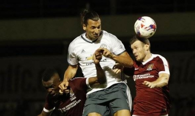 Manchester ekipleri Lig Kupası'nda turladı