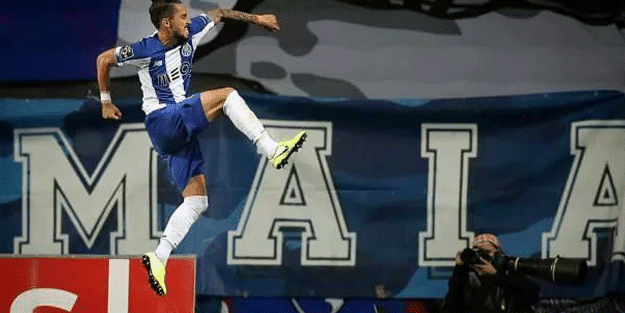 Manchester United Alex Telles ile anlaştı