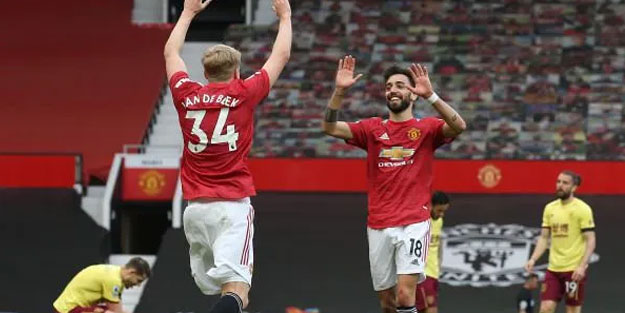 Manchester United, Burnley'i geçerek zirve yarışına devam etti