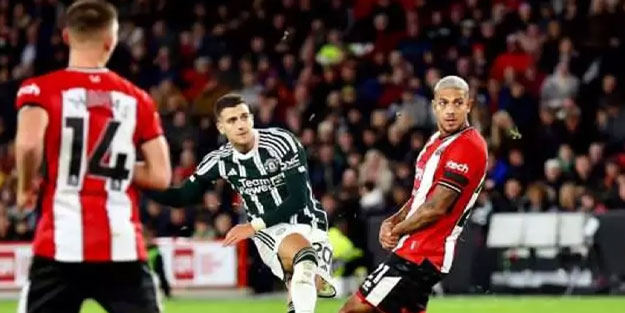 Manchester United, Sheffield'ı iki golle geçti
