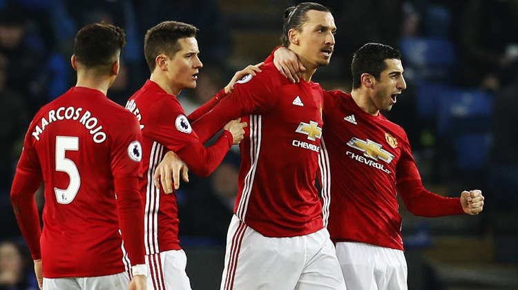 Manchester United şov yaptı! Zlatan rekora koştu