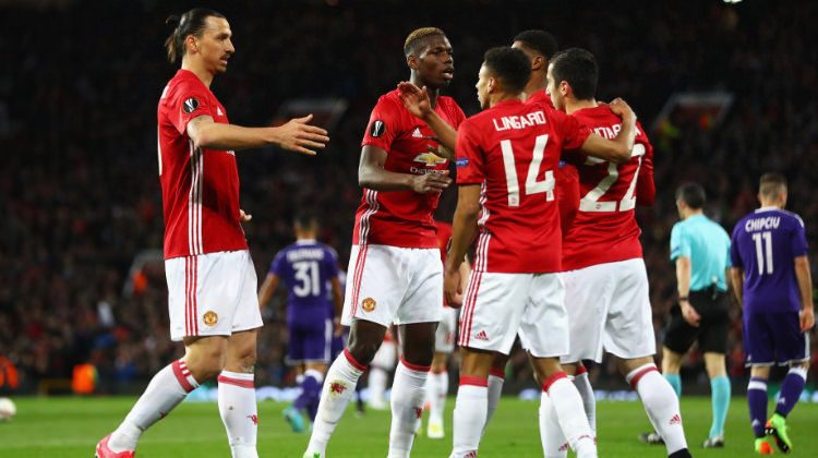 Manchester United uzatmalarda turladı!