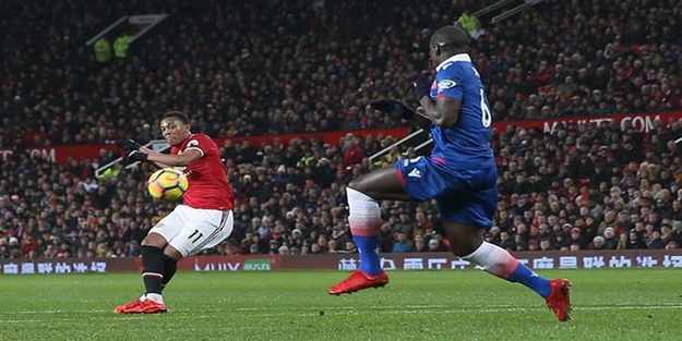 Manchester United rahat kazandı