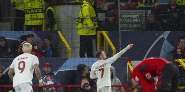 Manchester United'tan dudak uçuklatan zarar! Dev kulüp, ManU'dan tarihi borç!