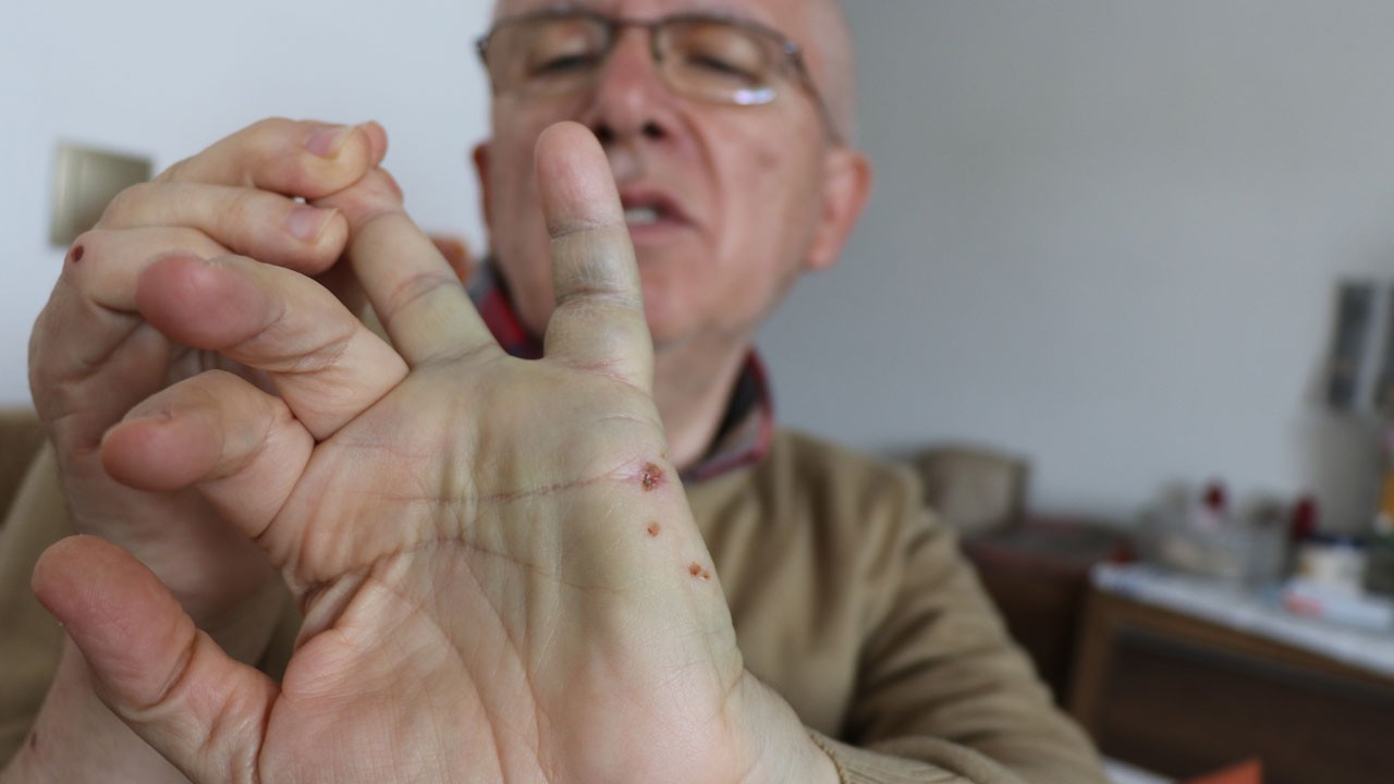 Mandalina tartışması büyüdü: Kadın kasiyer, emekli öğretmeni darp edip depoya kilitledi!