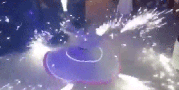 Maneviyatı yüksek gösteriyi, şova çevirdi! Tepki çekti