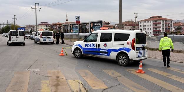 Manevra yapan tırın dorsesinin çarptığı yaya hayatını kaybetti